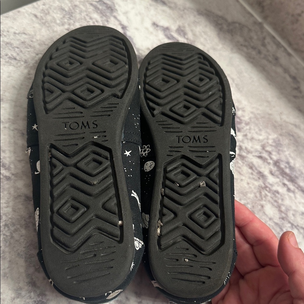TOMS Black Cosmic Space Edition Moccasins size 7.5 - Picture 3 of 4